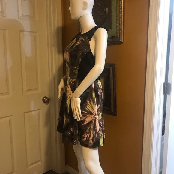 Cute mini summer dress - Picture 2 of 3